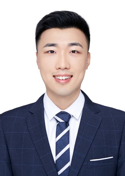 穿着西装的男人描述已自动生成